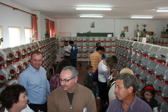 AUTORIDADES MUNICIPALES ENTREGAN LOS TROFEOS DEL "VII CONCURSO MONOGRÁFICO DE LIZARD", ORGANIZADO POR LA ASOCIACIÓN DEPORTIVA ORNITOLÓGICA SANTA EULALIA DE TOTANA (ADOSET),  EN EL CENTRO SOCIAL DEL BARRIO SAN FRANCISCO