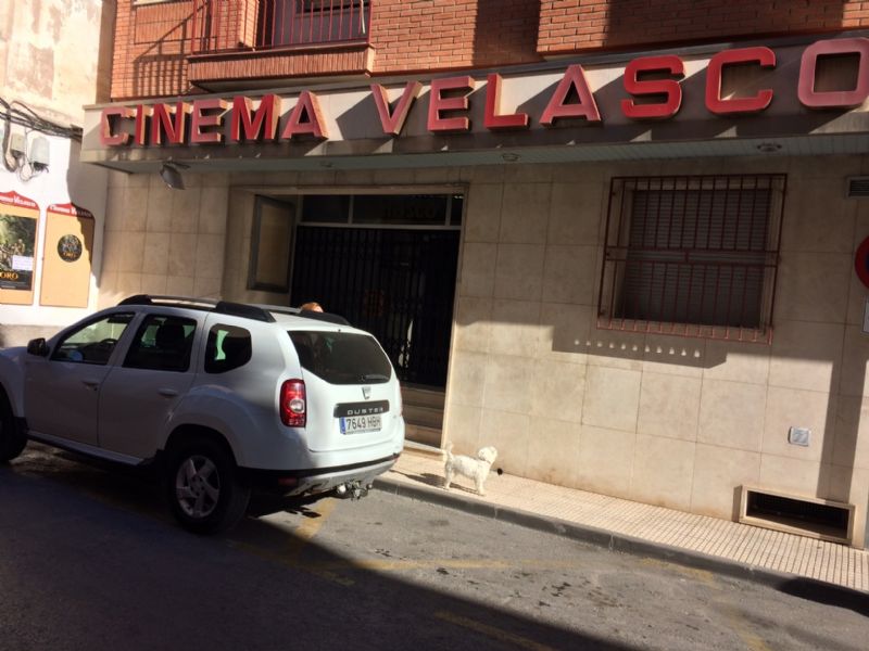 Maana se reabre el Cinema Velasco despus de casi diez aos cerrado; y se proyectarn pelculas recientes o de estreno en la cartelera los viernes, sbado, domingo y lunes