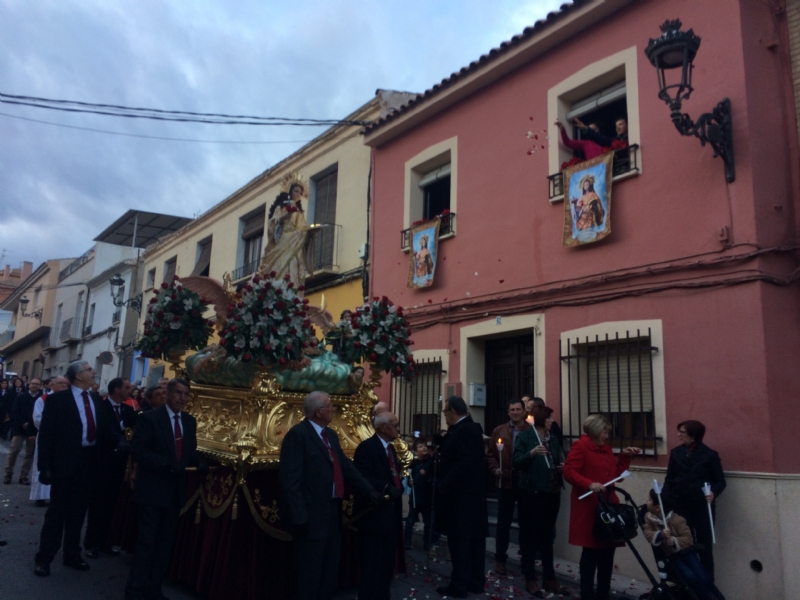 Trasladan la imagen de Santa Eulalia desde la ermita de San Roque hasta la parroquia de Santiago, donde permanecer hasta el 13 de enero