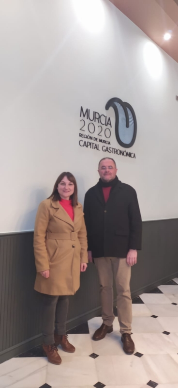 El alcalde de Totana y la concejal de Turismo asisten a la presentacin del proyecto Murcia 2020, capital espaola de la Gastronoma en el Teatro Romea