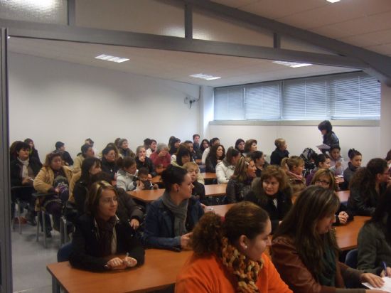 MÁS DE UN CENTENAR DE PERSONAS SE PRESENTAN A LA PRUEBA DE SELECCIÓN DEL CURSO AUXILIAR DE EDUCACIÓN INFANTIL, QUE COMENZARÁ A DESARROLLARSE A FINALES DE ESTE MES EN EL CENTRO DE DESARROLLO LOCAL