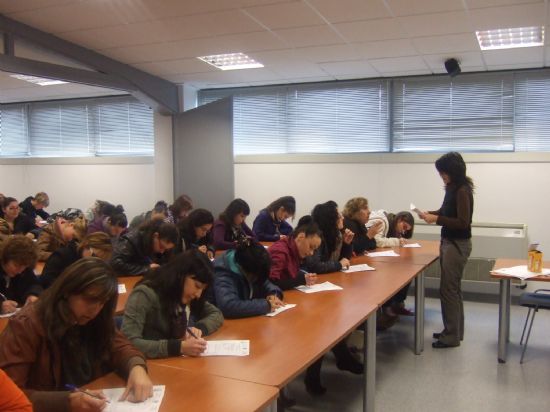 MÁS DE UN CENTENAR DE PERSONAS SE PRESENTAN A LA PRUEBA DE SELECCIÓN DEL CURSO AUXILIAR DE EDUCACIÓN INFANTIL, QUE COMENZARÁ A DESARROLLARSE A FINALES DE ESTE MES EN EL CENTRO DE DESARROLLO LOCAL