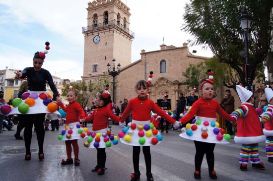 CIENTOS DE PERSONAS SALEN A LA CALLE PARA RECIBIR EL CARNAVAL INFANTIL 2013 QUE HA AMBIENTADO CON RITMO, COLOR, FANTASÍA Y ALEGRÍA LAS CALLES DE LA LOCALIDAD