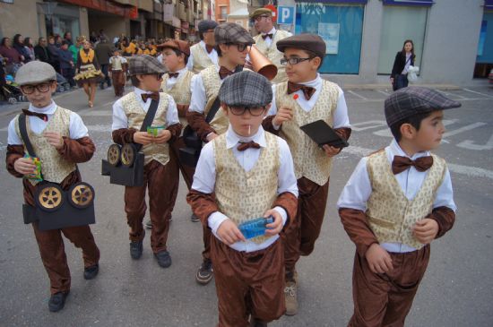 CIENTOS DE PERSONAS SALEN A LA CALLE PARA RECIBIR EL CARNAVAL INFANTIL 2013 QUE HA AMBIENTADO CON RITMO, COLOR, FANTASÍA Y ALEGRÍA LAS CALLES DE LA LOCALIDAD