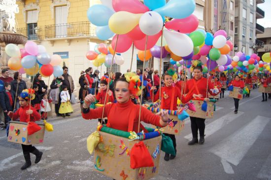 CIENTOS DE PERSONAS SALEN A LA CALLE PARA RECIBIR EL CARNAVAL INFANTIL 2013 QUE HA AMBIENTADO CON RITMO, COLOR, FANTASÍA Y ALEGRÍA LAS CALLES DE LA LOCALIDAD