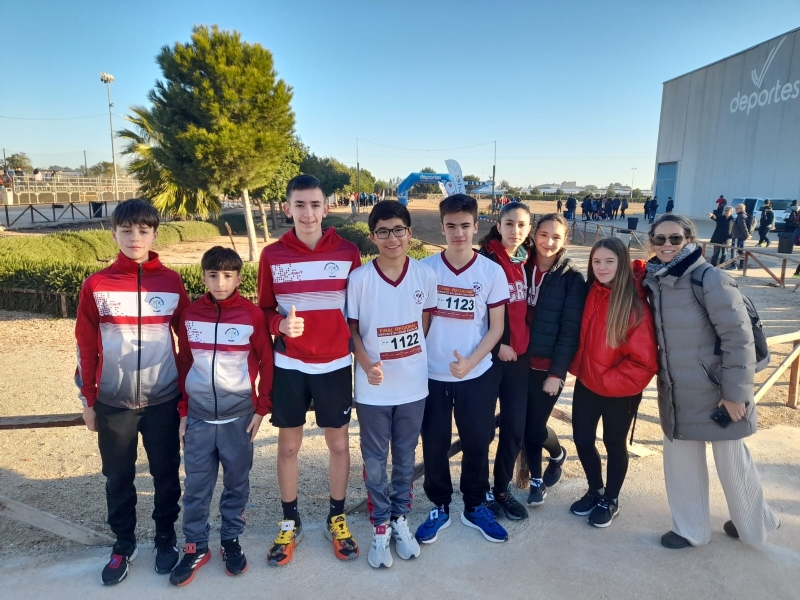 El equipo infantil femenino del IES Juan de la Cierva se alza con el tercer cajón del pódium en la Final Regional de Campo a Través de Deporte Escolar