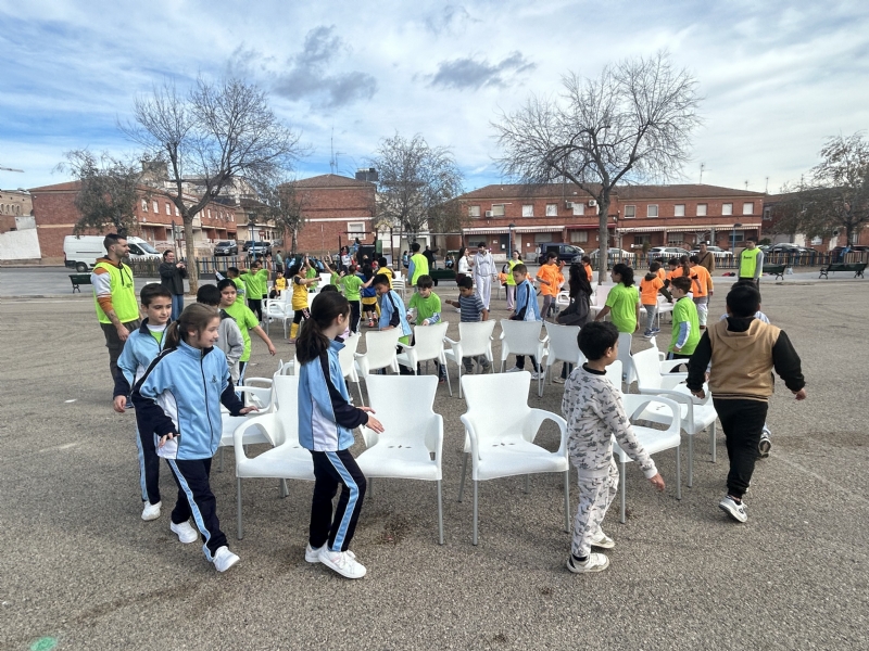 M&aacute;s de 400 alumnos de 4� curso de Educaci&oacute;n Primaria de diez colegios de Totana participan en la Jornada de Juegos Populares, que organiza la Concejal&iacute;a de Deportes