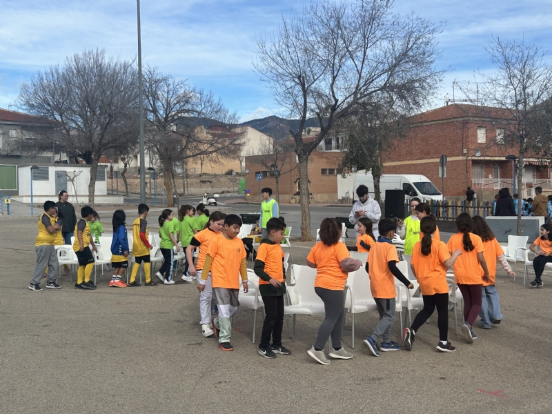 M&aacute;s de 400 alumnos de 4� curso de Educaci&oacute;n Primaria de diez colegios de Totana participan en la Jornada de Juegos Populares, que organiza la Concejal&iacute;a de Deportes