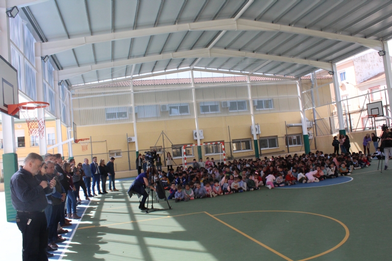 Se inaugura la nueva pista polideportiva del CEIP Santiago después de años de reivindicaciones de la comunidad educativa