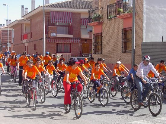 EL DESAYUNO SALUDABLE Y EL PASEO EN BICICLETA CLAUSURAN LAS ACTIVIDADES DE LA SEMANA DE LA SALUD Y LA ACTIVIDAD FSICA, ORGANIZADA POR LAS CONCEJALIAS DE DEPORTES Y EDUCACION, JUNTO CON LOS CENTROS DE ENSEANZA