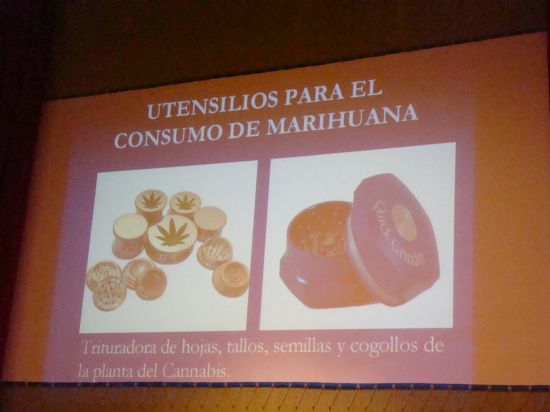 ACTIVA PARTICIPACIÓN DE LOS PADRES EN LA CHARLA "CÓMO SABER SI MI HIJO CONSUME DROGAS" ENMARCADA DENTRO DEL PROGRAMA ESCUELA MUNICIPAL DE PADRES