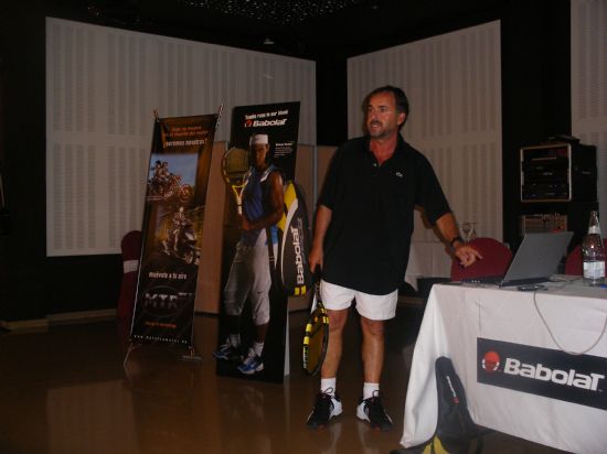 UN TOTAL DE 31 ALUMNOS PARTICIPA EN EL CURSO INTEGRAL DE TENIS PATROCINADO POR LA CONCEJALA DE DEPORTES Y ORGANIZADO POR EL CLUB DE TENIS DE TOTANA 