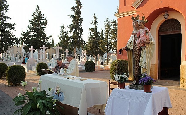 La tradicional misa en honor a la Patrona del Cementerio Municipal 
