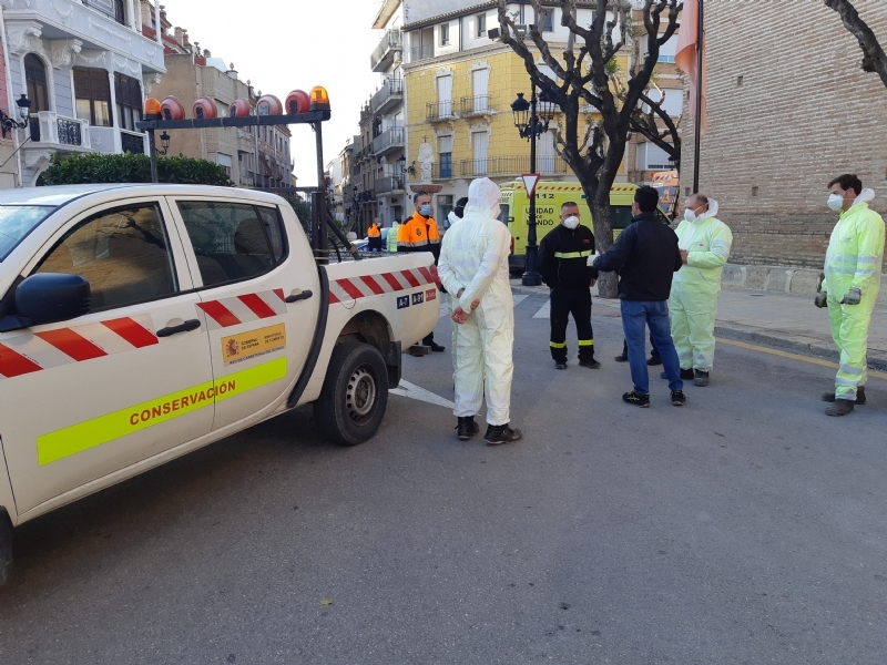 Una brigada de mantenimiento del Ministerio de Fomento realizar maana trabajos de desinfeccin en las zonas ms sensibles del casco urbano, El Paretn y Lbor