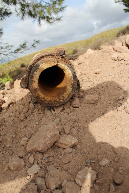 El Servicio Municipal de Aguas elimina la importante obstruccin en la tubera de distribucin de agua potable de La orica