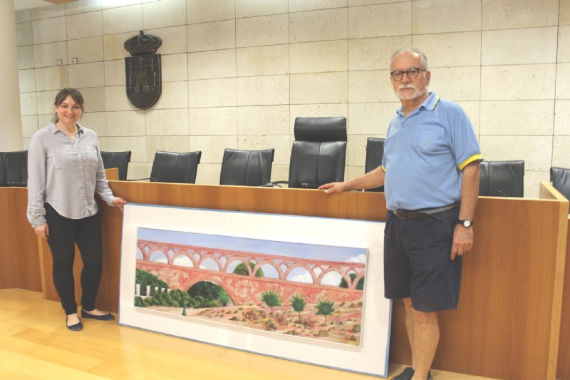 El polifactico artista Alfonso Gallego dona una pintura al Ayuntamiento de Totana en agradecimiento a la exposicin Un paseo por las faldas de Sierra Espua. Canciones, pinturas y poemas