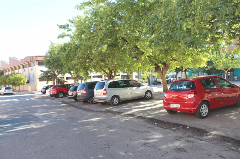 Se habilitarn 20 nuevos espacios para el aparcamiento de motocicletas y ciclomotores; y se regula el estacionamiento en batera de turismos en la calle Calasparra