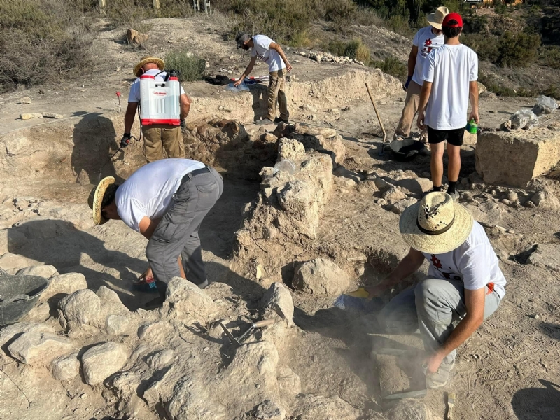 La Asociacin Kalathos, en colaboracin con la Concejala de Cultura, organiza el II Curso de Laboratorio e Investigacin Arqueolgica sobre el Patrimonio de Totana