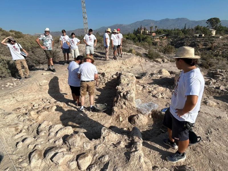 La Asociacin Kalathos, en colaboracin con la Concejala de Cultura, organiza el II Curso de Laboratorio e Investigacin Arqueolgica sobre el Patrimonio de Totana