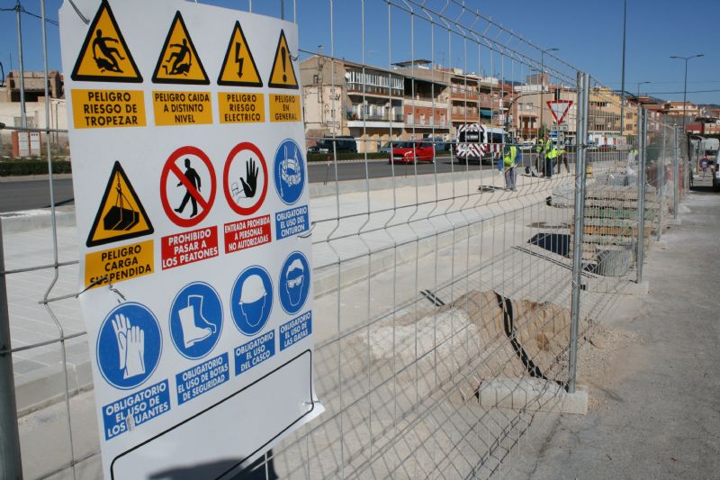 Vdeo. La Concejala de Infraestructuras pretende cumplimentar las obras de pavimentacin de aceras y parterres de la avenida Juan Carlos I en el marco del programa Consejos Comarcales