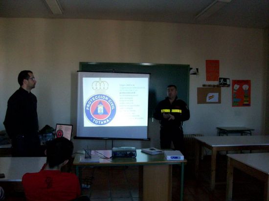 LOS ALUMNOS DEL AULA OCUPACIONAL DE TOTANA PARTICIPAN EN DIFERENTES ACTIVIDADES COMPLEMENTARIAS DURANTE EL PRIMER TRIMESTRE DEL CURSO ESCOLAR