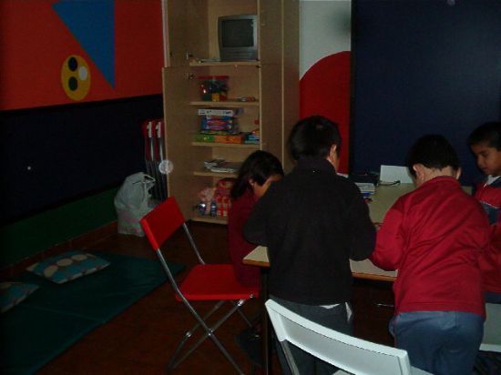 EL PROYECTO ENLACE, QUE SE PONE EN MARCHA COMO UNA EXPERIENCIA PILOTO EN LA LOCALIDAD, OFRECE ATENCIN A LOS NIOS Y NIAS CUYOS PADRES EMPIEZAN A TRABAJAR ANTES DE LAS NUEVE DE LA MAANA