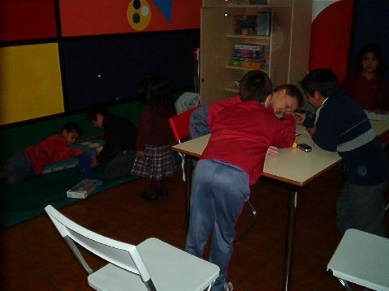 EL PROYECTO ENLACE, QUE SE PONE EN MARCHA COMO UNA EXPERIENCIA PILOTO EN LA LOCALIDAD, OFRECE ATENCIN A LOS NIOS Y NIAS CUYOS PADRES EMPIEZAN A TRABAJAR ANTES DE LAS NUEVE DE LA MAANA