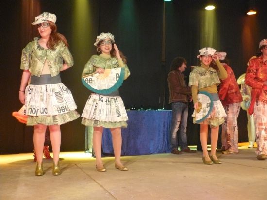 LA CONCEJALA DE  CULTURA ENTREGA LOS PREMIOS DE CARNAVAL2008 EN UNA FIESTA CELEBRADA EN LA CARPA MUNICIPAL DEL RECINTO FERIAL, QUE CONT CON UNA GRAN AFLUENCIA DE PBLICO.