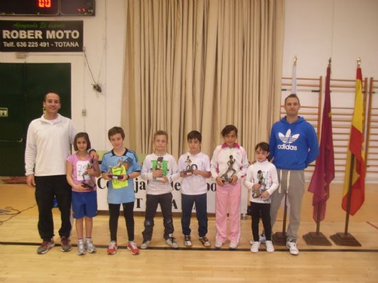 96 ESCOLARES PARTICIPARON EN LA FASE LOCAL DE JUGANDO AL ATLETISMO BENJAMÍN DE DEPORTE ESCOLAR, ORGANIZADA POR LA CONCEJALÍA DE DEPORTES, EN EL PABELLÓN DE DEPORTES 
