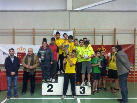 EL EQUIPO CADETE MASCULINO DEL IES JUAN DE LA CIERVA, SUBCAMPEÓN EN LA FINAL REGIONAL DE TENIS DE MESA DE DEPORTE ESCOLAR, CELEBRADA EN LORCA; Y EL EQUIPO ALEVIN DEL COLEGIO LA MILAGROSA TAMBIÉN SUBIÓ AL PÓDIUM CON UN TERCER PUESTO