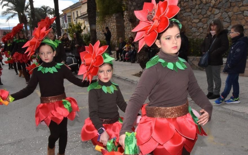 Se aprueba suscribir un convenio con la Federacin de Peas del Carnaval para organizar los desfiles en El Paretn (23 febrero) y el Carnaval infantil (3 marzo)