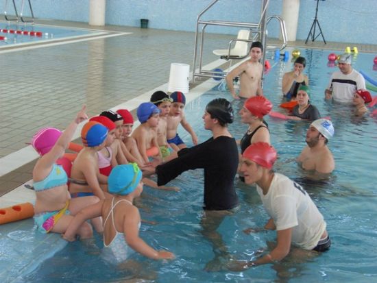 UN TOTAL DE 40 PERSONAS PROCEDENTES DE TODA LA REGIN DE MURCIA PARTICIPARON EN EL SEMINARIO DE ACTIVIDADES ACUTICAS PARA BEBS Y EMBARAZADAS, ORGANIZADO POR LA CONCEJALA DE DEPORTES