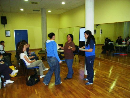 UN TOTAL DE 40 PERSONAS PROCEDENTES DE TODA LA REGIN DE MURCIA PARTICIPARON EN EL SEMINARIO DE ACTIVIDADES ACUTICAS PARA BEBS Y EMBARAZADAS, ORGANIZADO POR LA CONCEJALA DE DEPORTES