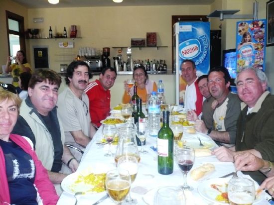 LA CONCEJALA DE DEPORTES ORGANIZ UNA RUTA DE SENDERISMO POR LAS PLAYAS VRGENES DEL PUERTO DE MAZARRN, QUE CONT CON LA PARTICIPACIN DE 33 SENDERISTAS