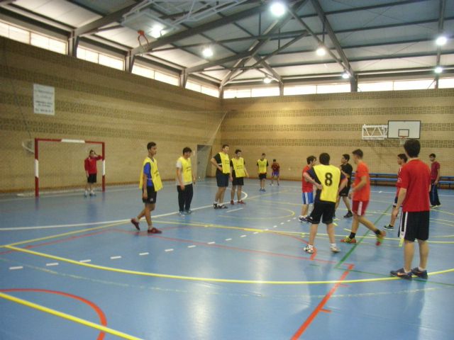 El equipo de balonmano juvenil masculino del IES "Juan de la Cierva" participó en los cuartos de final regionales de Deporte Escolar, que tuvieron lugar en Murcia