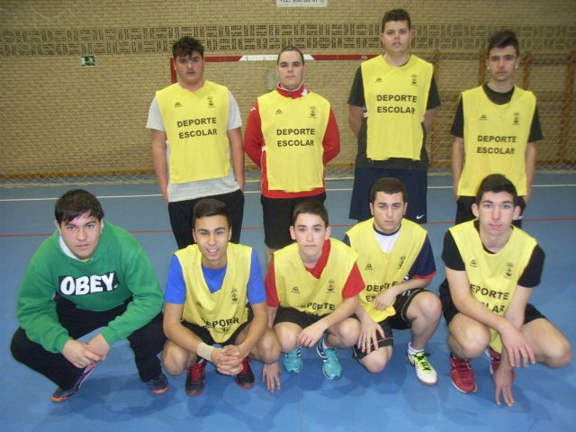 El equipo de balonmano juvenil masculino del IES "Juan de la Cierva" participó en los cuartos de final regionales de Deporte Escolar, que tuvieron lugar en Murcia