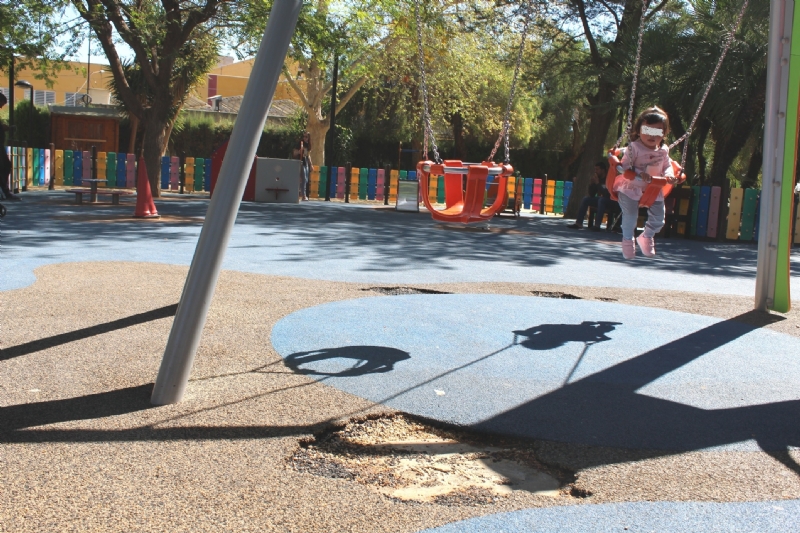 Adjudican las obras de reparacin del pavimento amortiguador y de juegos infantiles del parque municipal Marcos Ortiz