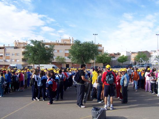 MS DE 1.500 ESCOLARES PARTICIPAN EN EL DESAYUNO SALUDABLE Y LA CAMINATA POPULAR, QUE PONEN EL PUNTO Y FINAL A LAS ACTIVIDADES ENMARCADAS EN LA III SEMANA DE LA SALUD Y LA ACTIVIDAD FISICA, ORGANIZADA POR LA CONCEJALIA DE DEPORTES Y LOS CENTROS DE ENSE