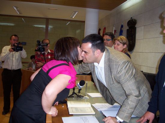 TOMAN POSESIN DE SU CARGO LOS MIEMBROS DE LA JUNTA VECINAL DE EL PARETN, Y LAS CUATRO MUJERES Y CUATRO HOMBRES, QUE OSTENTARN EL CARGO DE ALCALDE PEDNEO, DURANTE ESTA LEGISLATURA
