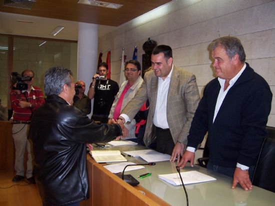 TOMAN POSESIN DE SU CARGO LOS MIEMBROS DE LA JUNTA VECINAL DE EL PARETN, Y LAS CUATRO MUJERES Y CUATRO HOMBRES, QUE OSTENTARN EL CARGO DE ALCALDE PEDNEO, DURANTE ESTA LEGISLATURA