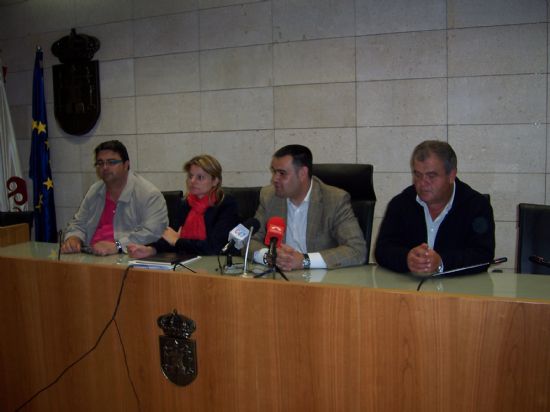 TOMAN POSESIN DE SU CARGO LOS MIEMBROS DE LA JUNTA VECINAL DE EL PARETN, Y LAS CUATRO MUJERES Y CUATRO HOMBRES, QUE OSTENTARN EL CARGO DE ALCALDE PEDNEO, DURANTE ESTA LEGISLATURA
