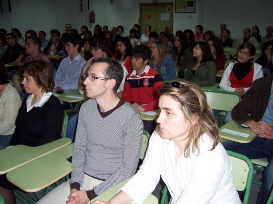 AUTORIDADES EDUCATIVAS ENTREGAN LOS DIPLOMAS A LOS 19 ALUMNOS DE LA PRIMERA PROMOCIN DEL BACHILLERATO INTERNACIONAL DEL INSTITUTO DE EDUCACIN SECUNDARIA 