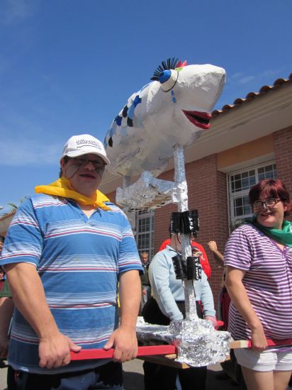 LOS ALUMNOS DEL CENTRO DE DÍA "JOSÉ MOYÁ" HAN CELEBRADO SU PRIMER ENTIERRO DE LA SARDINA