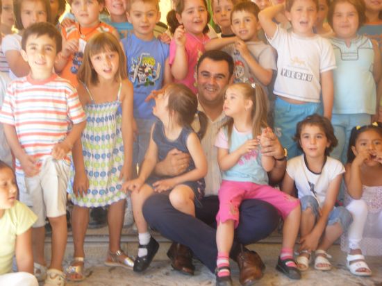 EL ALCALDE ELECTO SE SOMETE A LAS PREGUNTAS DE LOS ALUMNOS DE EDUCACIN INFANTIL DEL COLEGIO 