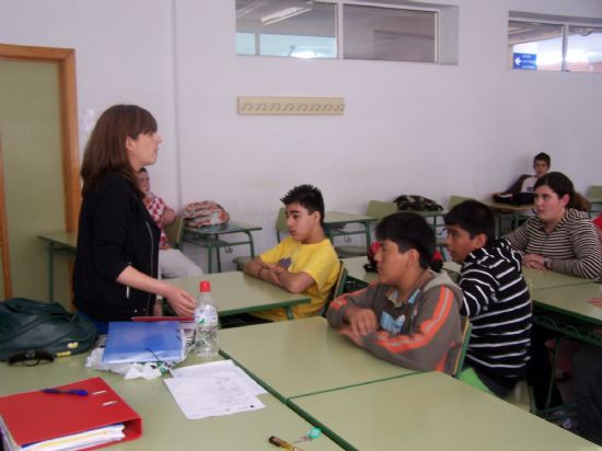 FINALIZAN CON GRAN ACEPTACIÓN LAS CHARLAS DE SENSIBILIZACIÓN CONTRA EL ABSENTISMO ESCOLAR DIRIGIDAS A LOS ALUMNOS DEL ÚLTIMO CICLO DE PRIMARIA Y  DE 1° Y 2° DE LA ESO BAJO EL LEMA "NO DEJES TU SILLA VACIA"