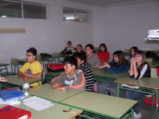 FINALIZAN CON GRAN ACEPTACIÓN LAS CHARLAS DE SENSIBILIZACIÓN CONTRA EL ABSENTISMO ESCOLAR DIRIGIDAS A LOS ALUMNOS DEL ÚLTIMO CICLO DE PRIMARIA Y  DE 1° Y 2° DE LA ESO BAJO EL LEMA "NO DEJES TU SILLA VACIA"