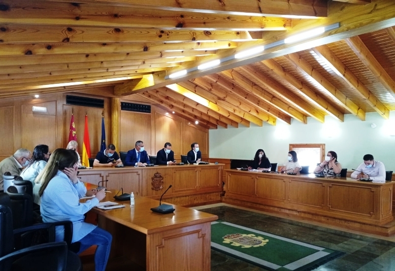 La concejala de Turismo asiste al Pleno y la Junta de Gobierno de la Mancomunidad Turstica de Sierra Espua y recibe los diplomas del SICTED de la Oficina de Turismo