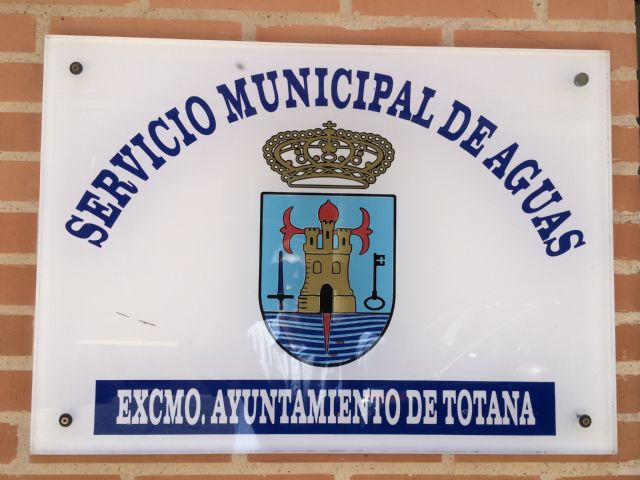 El Servicio Municipal de Aguas se ve obligado a cortar el suministro en la gran mayora del casco urbano de Totana durante varias horas por la rotura de una tubera de la red general 