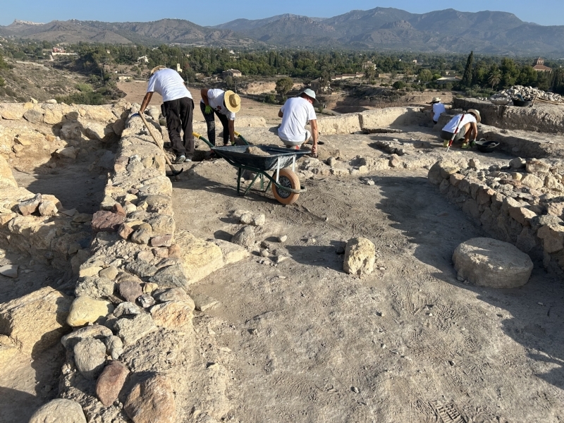 Aprueban el convenio con la Asociacin Kalathos para continuar las actuaciones de excavacin, estudio y restauracin en el yacimientos Las Cabezuelas