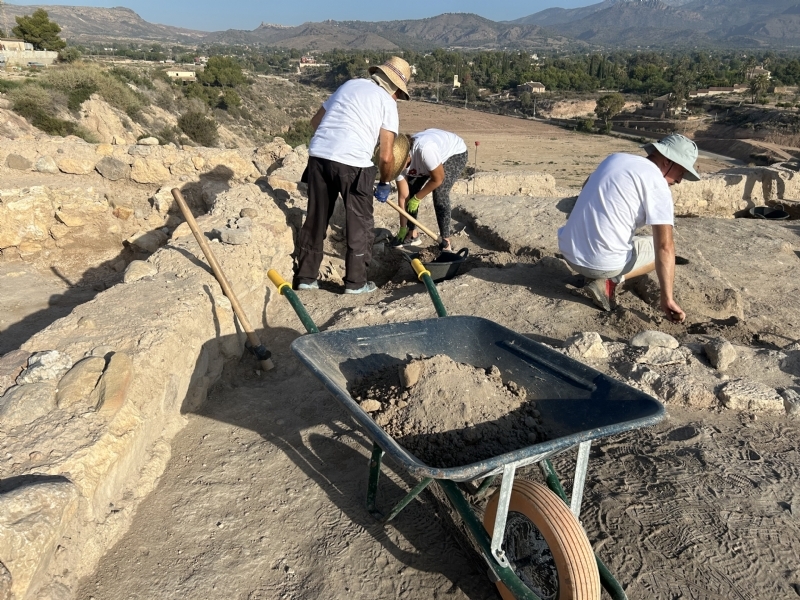 Aprueban el convenio con la Asociacin Kalathos para continuar las actuaciones de excavacin, estudio y restauracin en el yacimientos Las Cabezuelas